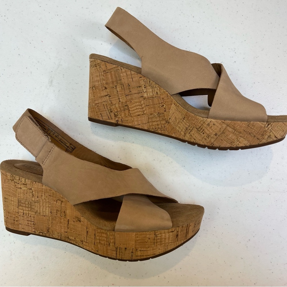 Clarks Collection Women's Beige Suede Ankle Strap Open Toe Wedge Sandals Size 9M - Picture 4 of 8